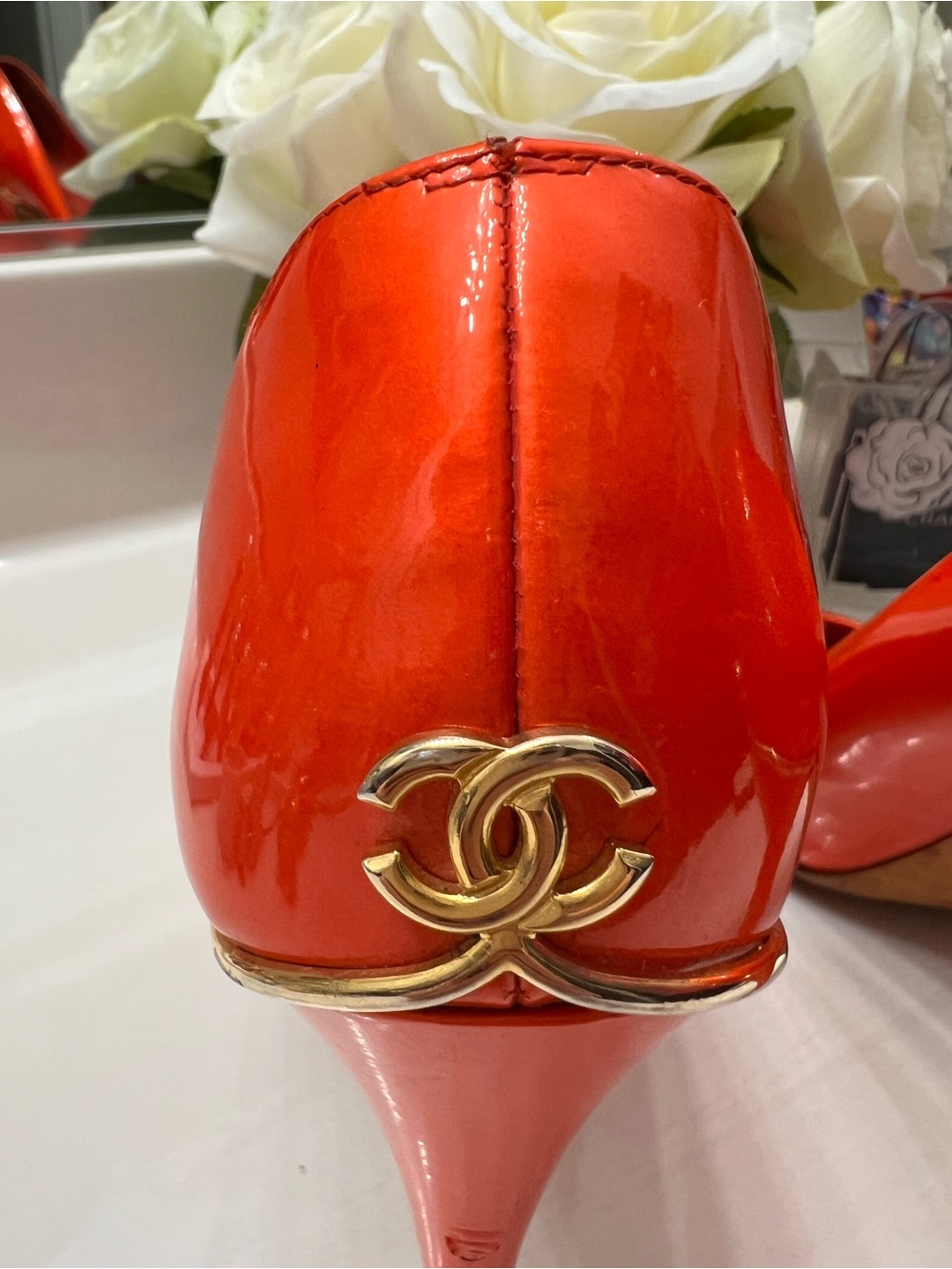 CHANEL Gorgeous Orange Patent Leather Stiletto Pumps with Gold CC Heel 39.5 - Picture 11 of 13